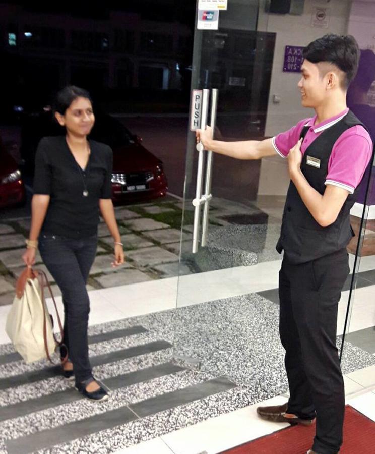 Hotel Lavender Senawang Серембан Екстериор снимка