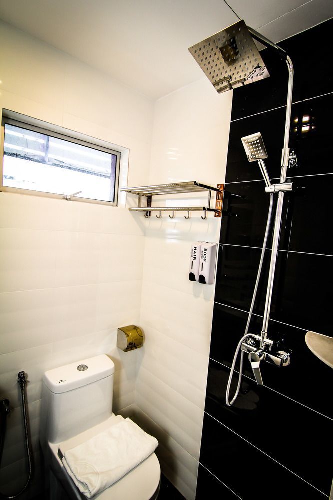 Hotel Lavender Senawang Серембан Екстериор снимка